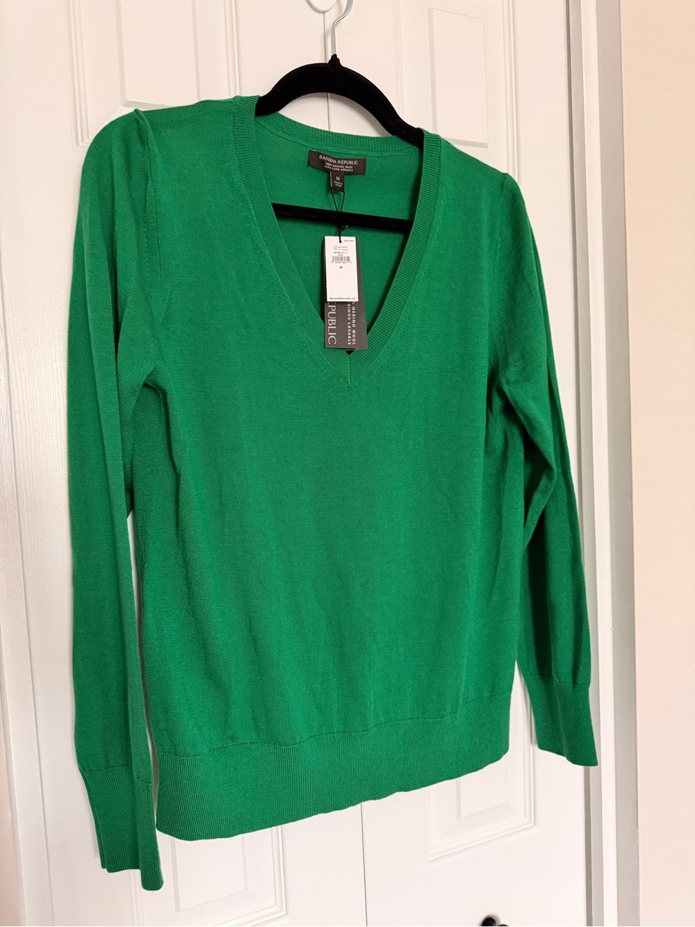Banana Republic - 100% Merino Wool Green V-Neck Women's Sweater